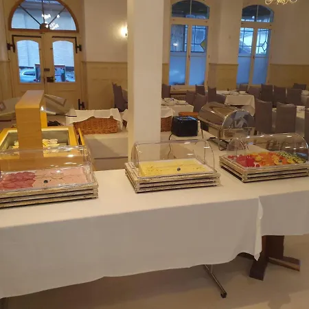 哈斯里山林小屋 *