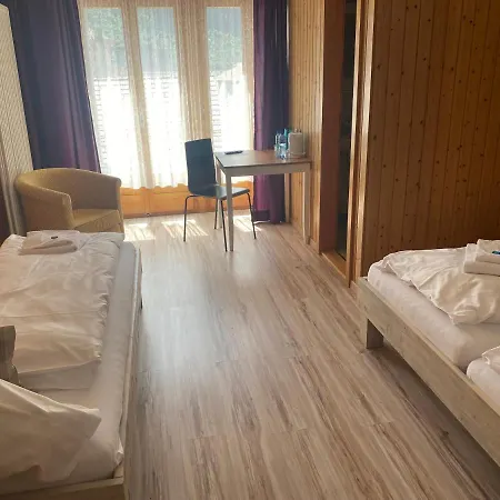 哈斯里山林小屋